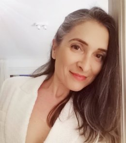 La menorquina Conchi Salas recita este lunes en el Café El Sur de Murcia dentro de los 'Lunes Literarios'