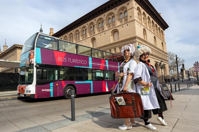 Archivo - El bus turístico recorrerá las calles de Zaragoza a partir del 1 de julio y hasta final de verano, con animación infantil.