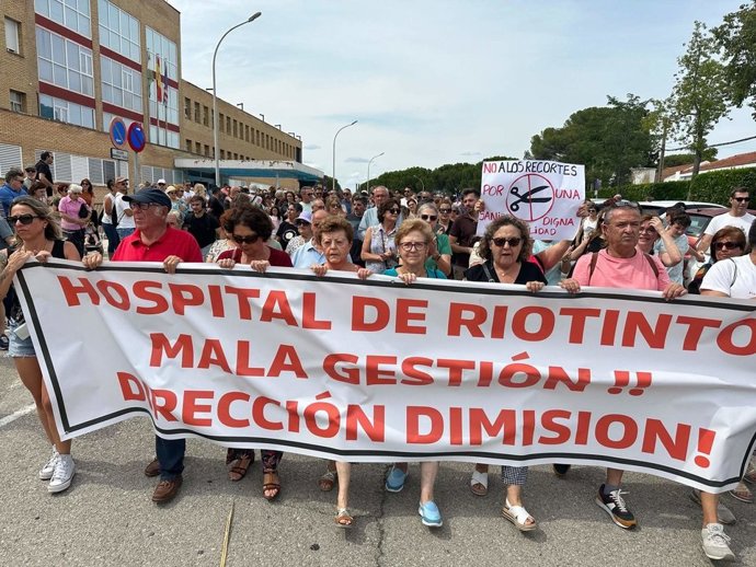 Imagen de una de las protestas en el Hospital de Riotinto (Huelva)
