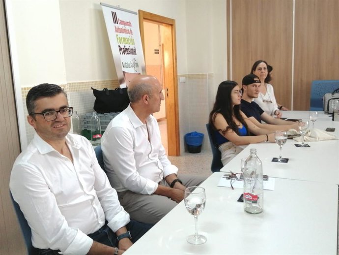 Taller del SAE con alumnos de la escuela Hurtado de Mendoza