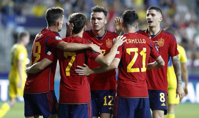 La selección española sub-21 de fútbol masculino celebra un gol en el encuentro ante Ucrania.