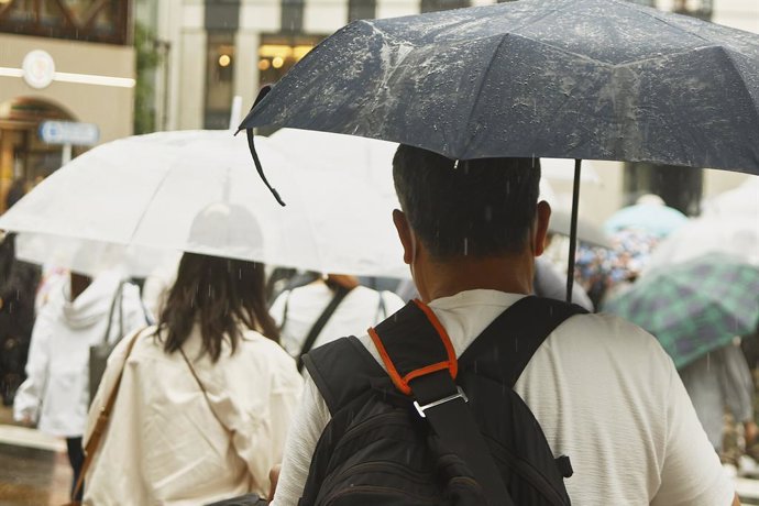 June 2, 2023, Tokyo, Japan: People holding umbrellas walk under the rain in Tokyo. On Friday morning, the Meteorological Agency issued a warning for ''significantly heavy rain'' leading officials to issue a warning of impending heavy rains. Some bullet 