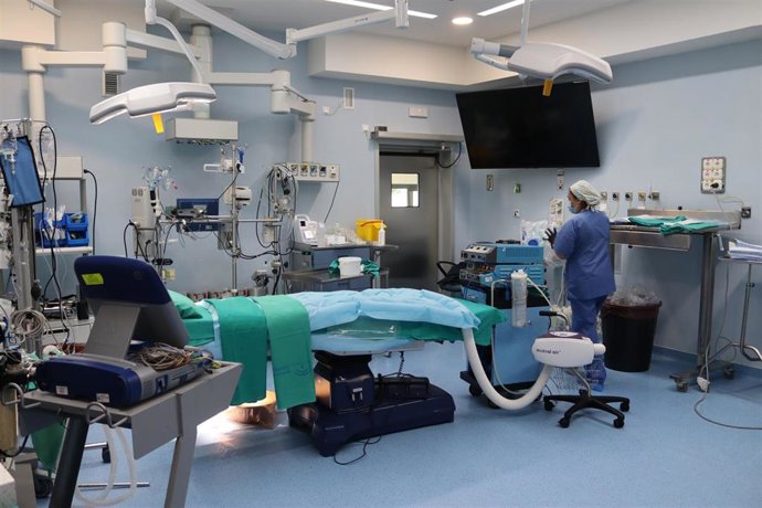 Archivo - Uno de los nuevos quirófanos del Hospital Reina Sofía de Córdoba. (Foto de archivo).