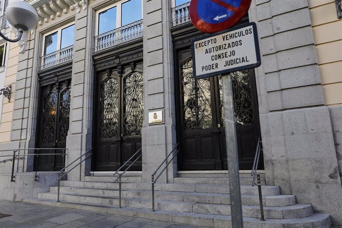 Archivo - Entrada al edificio del Consejo General del Poder Judicial (CGPJ), en Madrid (España) a 18 de octubre de 2020. 