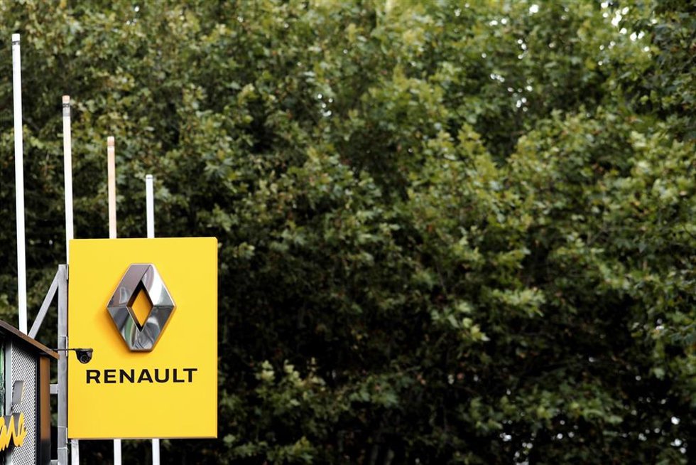 Archivo - Logo de Renault en un concesionario 