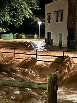 La tormenta provoca una riada de agua y barro en Fuenmayor