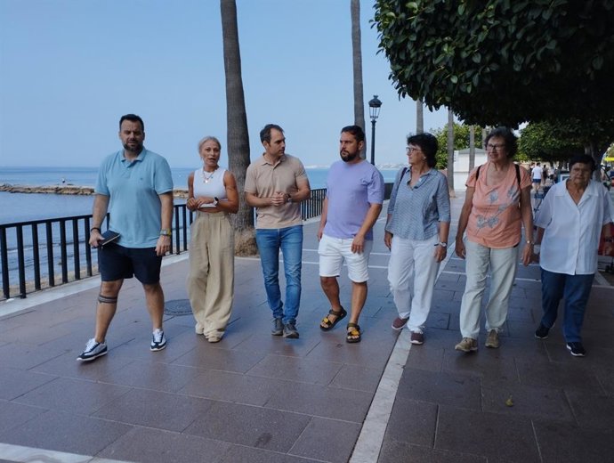 El candidato cabeza de lista de Sumar al Congreso por Málaga, Toni Valero, visita Marbella.