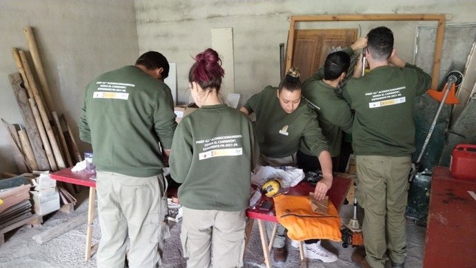 Imagen de archivo de trabajadores que participan en obras en municipios gracias a la subvención que ofrece el SEF a los ayuntamientos dentro del Plan de Empleo Local.