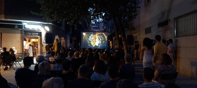 Unos 500 espectadores participan en la XIII edición del Festival de Cine de Verano del Barrio del Oeste de Salamanca