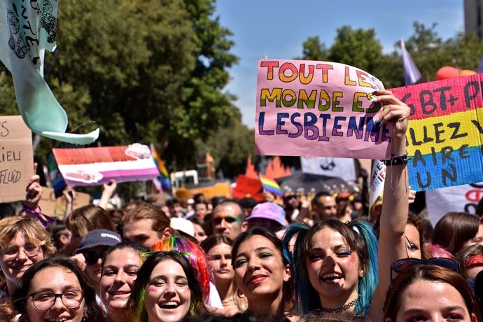 Archivo - July 2, 2022, Marseille, France: A participant holds a placard expressing her opinion during the Pride Parade. Thousands of people marched through Marseille to take part in the Pride celebrations for LGBTQ+ rights.