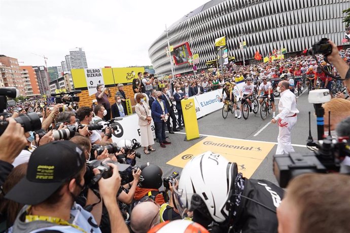 Bilbao da el pistoletazo de salida a la 110 edición del Tour, que recorre Bizkaia en su primera etapa