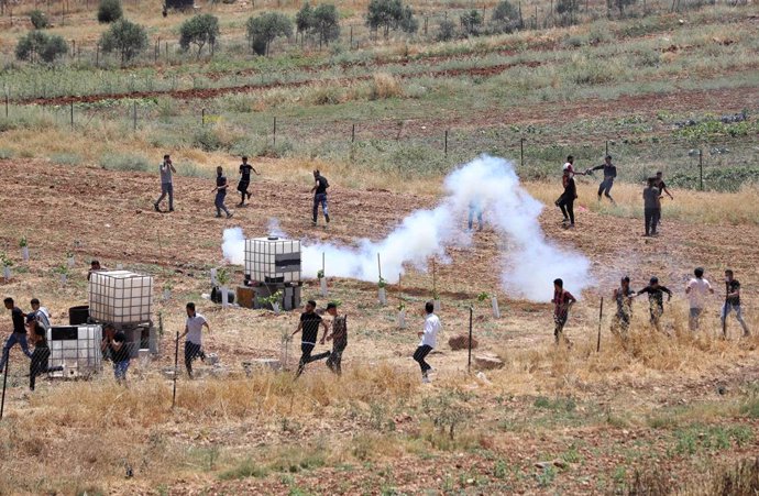 Archivo - June 24, 2022, Nablus, West Bank, Palestinian Territory: Palestinian demonstrators clash with Israeli forces during a protest against attempts by Israeli settlers from the settlement of Eli to reportedly take control of a water spring, in the 