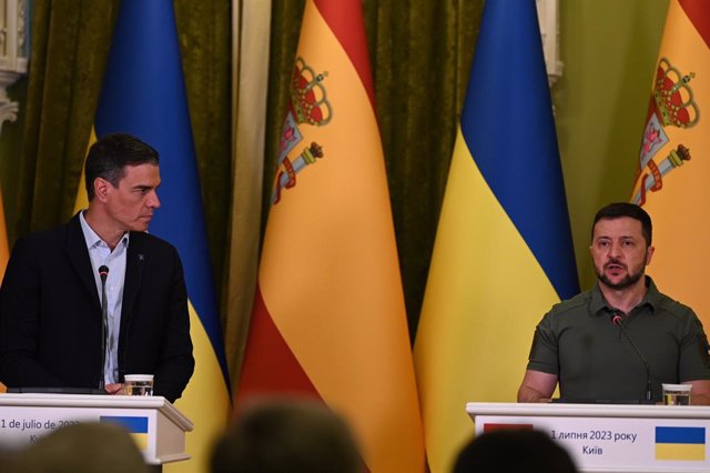 El presidente del Gobierno, Pedro Sánchez, y el de Ucrania, Volodimir Zelenski, en una rueda de prensa conjunta tras una reunión, a 1 de julio de 2023.