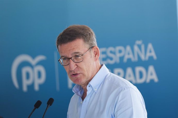 El presidente del Partido Popular, Alberto Núñez Feijóo, clausura un acto sectorial en Valencia sobre sanidad, a 27 de junio de 2023, en Valencia, Comunidad Valenciana (España). 