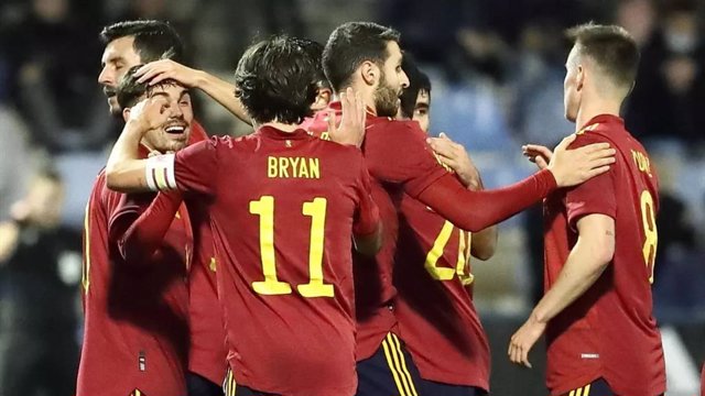 La selección española masculina de fútbol sub-21, tras marcar un gol.