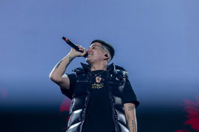 Archivo - El cantante argentino Duki durante una actuación en el Wizink Center, a 24 de febrero de 2023, en Madrid (España). Duki hace doblete en Madrid actuando hoy y mañana 25 de febrero en el WiZink Center, y el 3 y 4 de marzo en Barcelona. Cuatro co