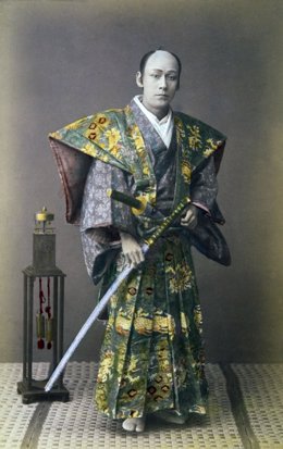 Archivo - Foto de un samurai cerca de 1880