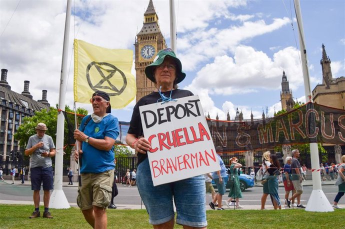 Protesta ecologista contra la ministra del Interior británica, Suella Braverman 