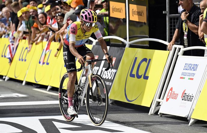 01 July 2023, Spain, Bilbao: Ecuador's cyclist Richard Carapaz of EF Education-EasyPost crosses the finish line of the first stage of the 2023 Tour de France cycling race, a 182 km race from Bilbao to Bilbao. Photo: Dirk Waem/Belga/dpa