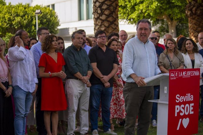 El secretario general del PSOE de Andalucía, Juan Espadas, respalda en un acto las candidaturas sevillanas a las Cortes Generales