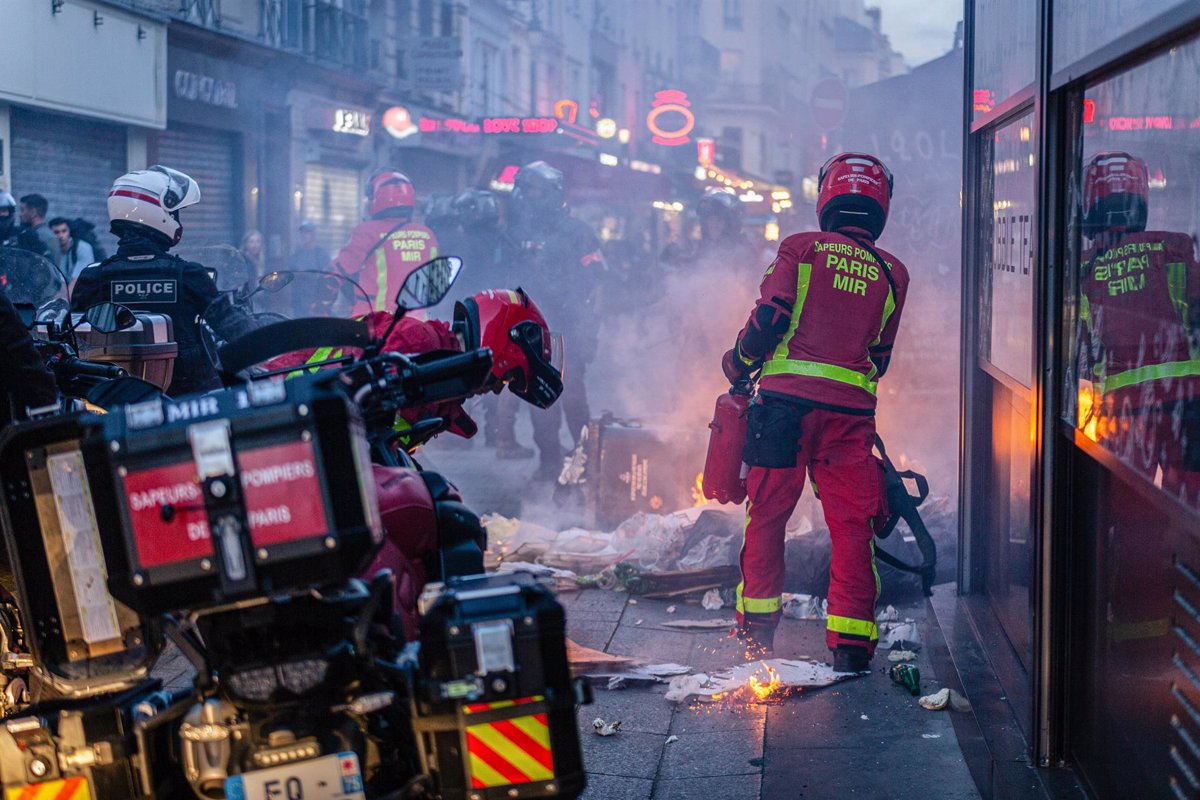 Francia La Abuela Del Adolescente Muerto En Francia Llama Al Fin De Los Disturbios En El País 