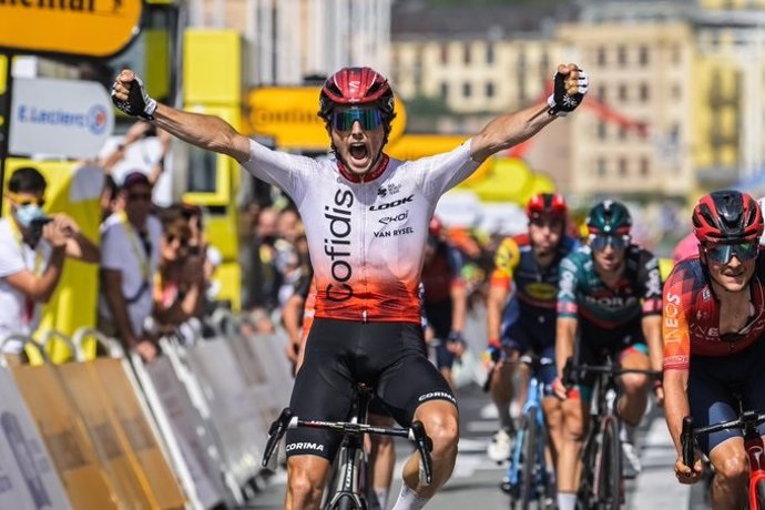 El ciclista francés Victor Lafay (Cofidis) se impone en la segunda etapa de la 110 edición del Tour de Francia