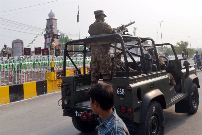 Archivo - Un vehículo militar paquistaní  