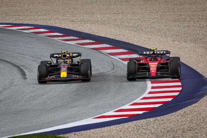 11 PEREZ Sergio (mex), Red Bull Racing RB19, 55 SAINZ Carlos (spa), Scuderia Ferrari SF-23, action during the 2023 Formula 1 Rolex Grosser Preis von Osterreich, 2023 Austrian Grand Prix, 9th round of the 2023 Formula One World Championship from June 30 
