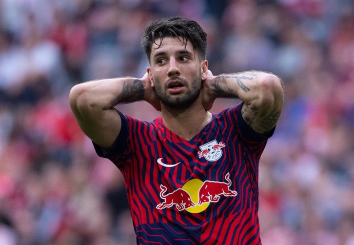 Archivo - FILED - 20 May 2023, Munich: Leipzig'sDominik Szoboszlai reacts during the German Bundesliga soccer match between Bayern Munich and RB Leipzig at Allianz Arena.  The control committee of the German football federation (DFB) is investigating R