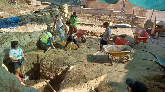 La actividad 'Tras sus huellas', para jóvenes de la Diócesis de Huesca, continúa este verano en el entorno de la catedral.