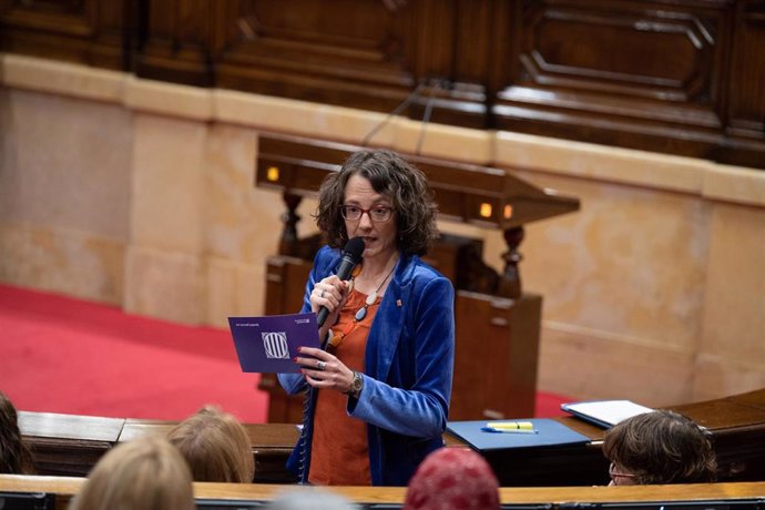 Archivo - La consellera de Igualdad y Feminismos, Tnia Verge, en el pleno del Parlament