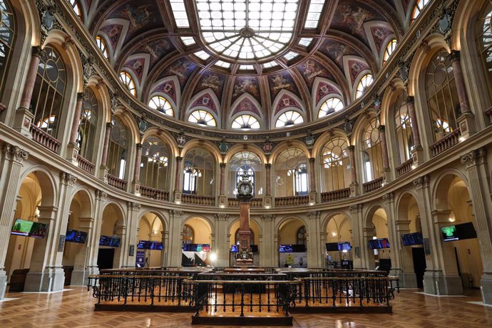 Interior del Palacio de la Bolsa en Madrid. 