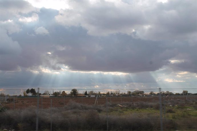 Archivo - CIELO NUBLADO, TORMENTAS, TEMPORAL, LLUVIAS