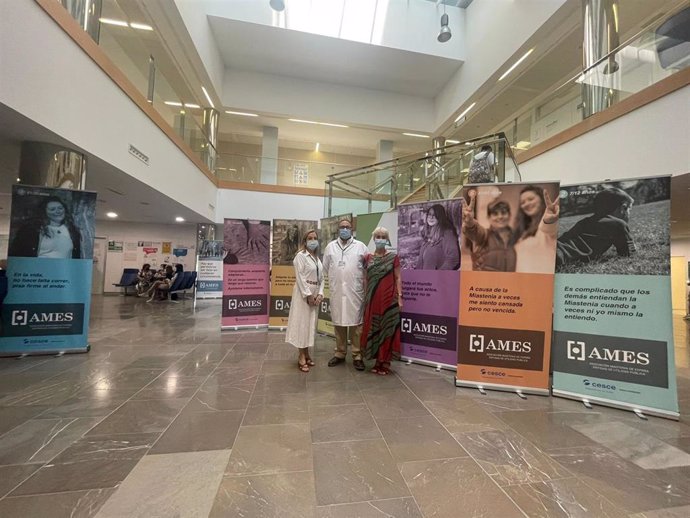 El Hospital Clínico de Málaga acoge una exposición para visibilizar la Miastenia