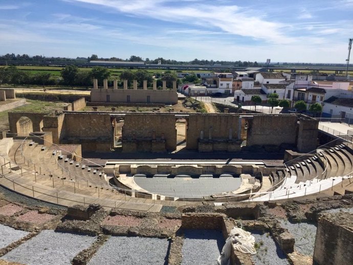 Archivo - Teatro romano de Santiponce, en Sevilla.