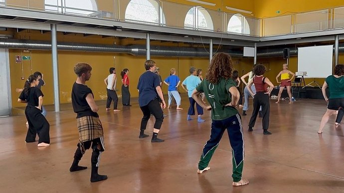 Asistentes a la Escuela de Danza.