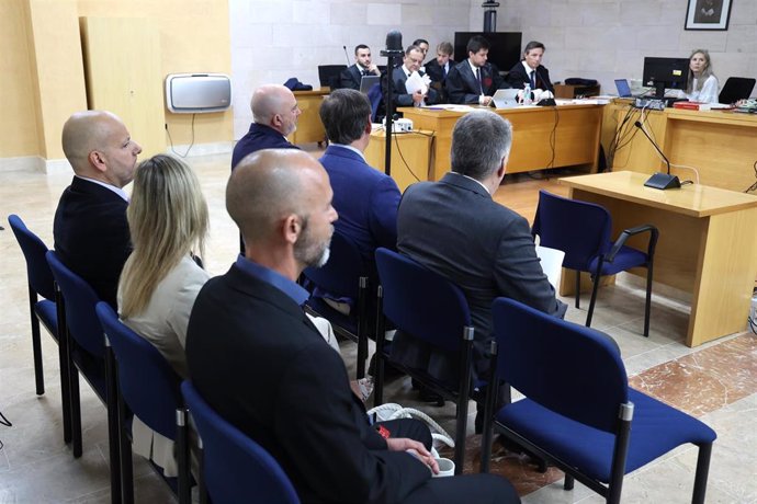 (Centro) El juez Manuel Penalva (c) y el fiscal Miguel Ángel Subirán (3i) durante un juicio en los juzgados de Sa Gerreria de Palma, a 5 de junio de 2023, en Palma de Mallorca, Mallorca, Baleares (España).