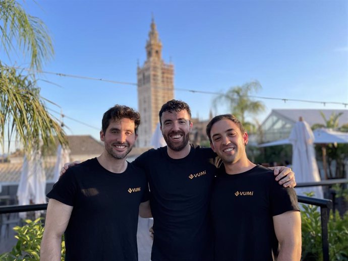 Óscar Méndez, Carlos Mata, y Martín Rico, socios  fundadores de la startup Vumi.