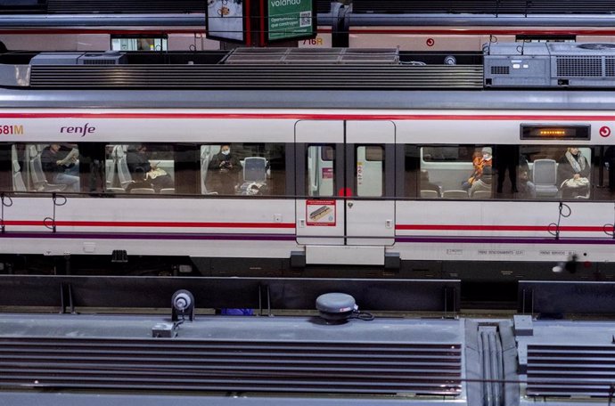 Archivo - Imagen de recurso de un tren de Cercanías en Atocha.