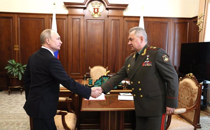 Archivo - Reunión entre el presidente de Rusia, Vladimir Putin, y el ministro de Defensa, Sergei Shoigu