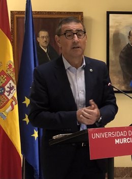 El rector de la Universidad de Murcia (UMU), José Luján