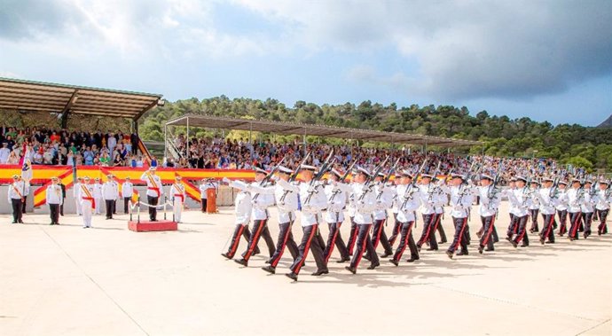 Imagen del desfile durante el acto