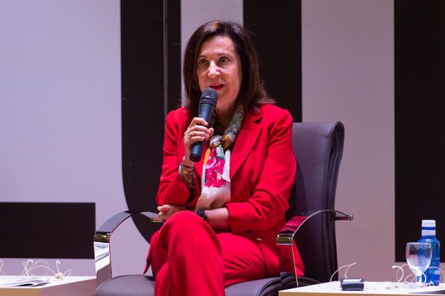 La ministra de Defensa, Margarita Robles, durante la inauguración de la 36 edición de los cursos de verano de la Universidad Complutense de Madrid (UCM) y del Instituto Español de Estudios Estratégicos (IEEE), a 3 de julio de 2023, en Madrid (España). 