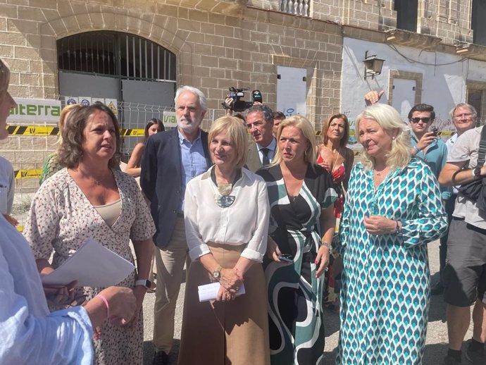 Catalina García en las obras del centro de salud Esperanza de la Yedra en Jerez.