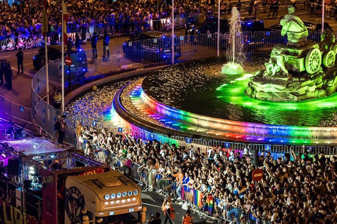 Carrozas durante la manifestación del Orgullo LGTBI+ 2023