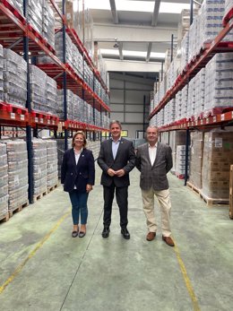 Archivo - Visita del responsable del Área de Agricultura y Pesca de Delegación del Gobierno en Asturias, Enrique Rodríugez, a Banco de Alimentos