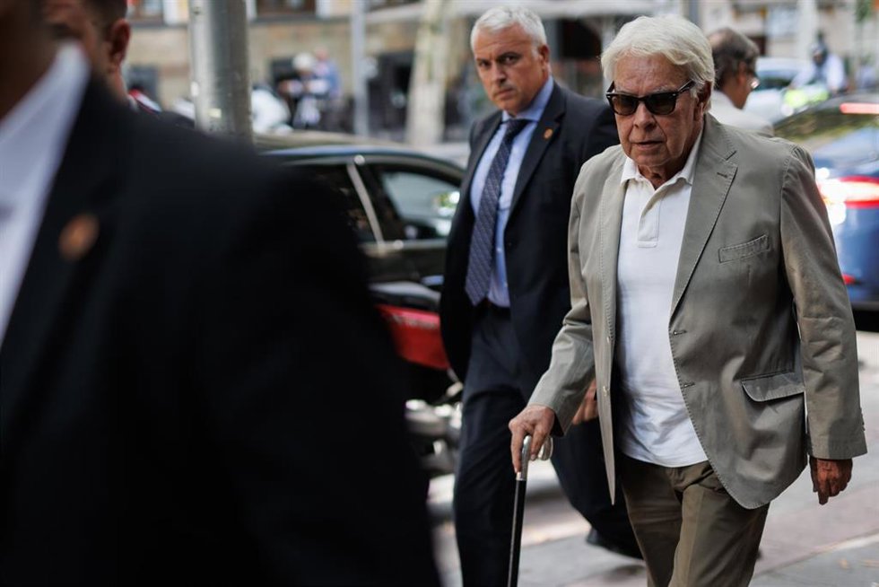 EEl expresidente del Gobierno Felipe González a su llegada a la presentación del libro 'Aquel PSOE. Sueños de una generación', en el Auditorio de la Fundación Francisco Giner de los Ríos, a 20 de junio de 2023, en Madrid (España). Este libro ofrece una 