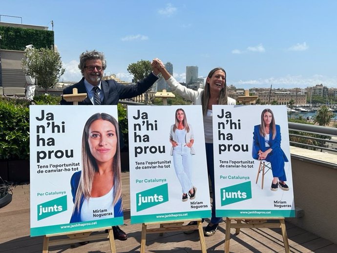 La candidata de Junts al Congrés, Míriam Nogueras, amb el candidat de Junts al Senat, Toni Castell
