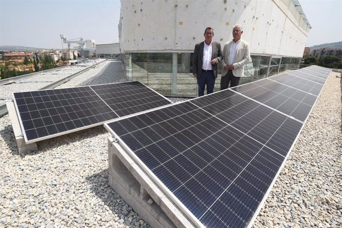 La Diputación de Granada instala placas solares en sus sedes.