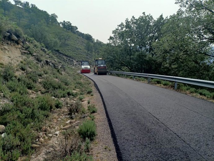 La Diputación de Cáceres rehabilita el firme y limpia las cunetas en el Puerto de Honduras